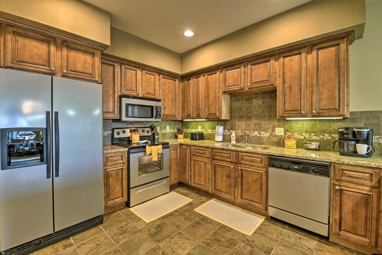 Inviting Branson Condo With Outdoor Dining Area Екстериор снимка